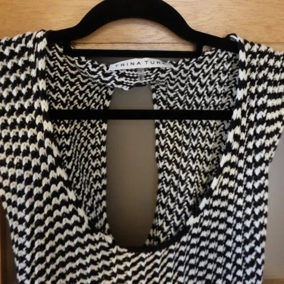 Trina Turk Black and White Knit Top - Picture 5 of 6